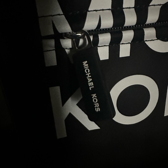 Micheal Kors wristlet